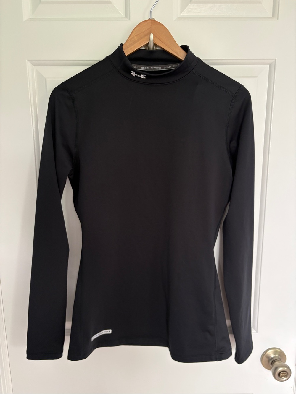 NWT Under Armour Medium Black Long-Sleeve Coldgear Top